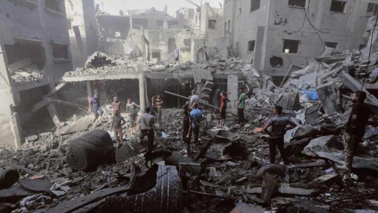 Israel lanza nuevos ataques en Gaza pese a la tregua; Hamás anuncia que entregará otros dos rehenes muertos
