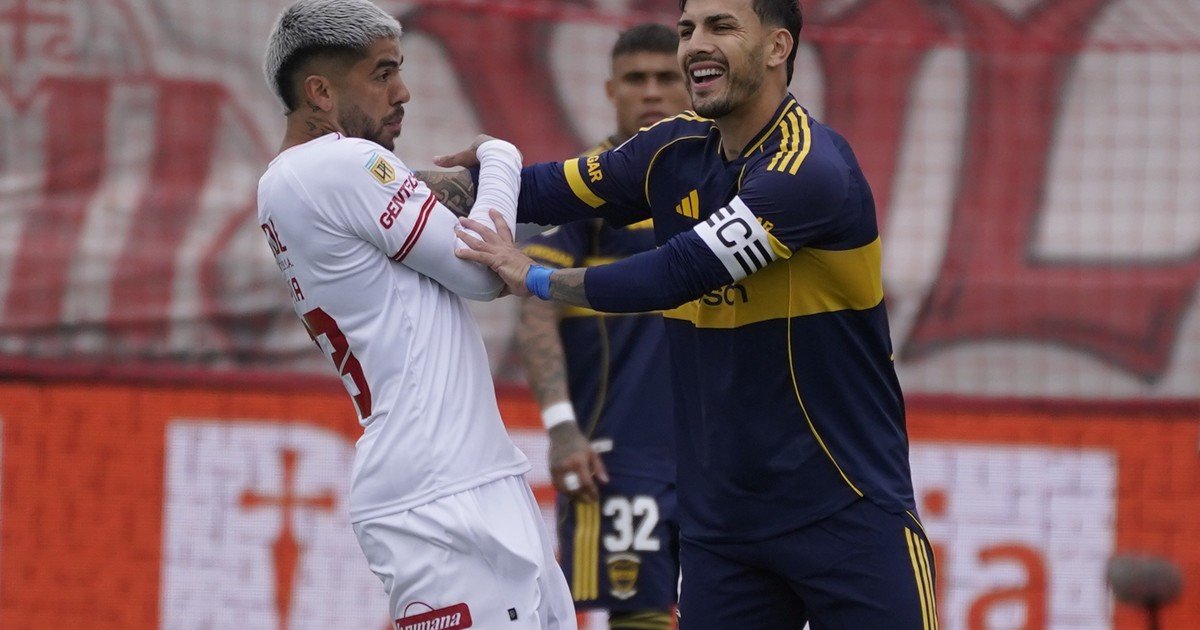 El caliente cruce entre Paredes y el hijo de Chiqui Tapia: forcejeo, amarilla para los dos y roja en la siguiente jugada