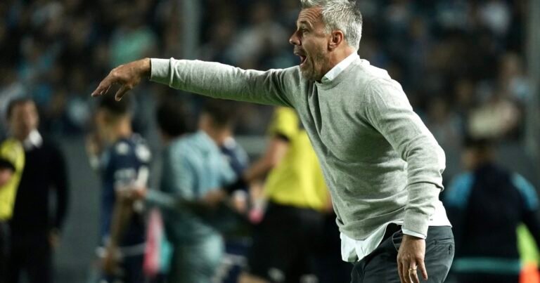 Atlético Tucumán se quedó sin DT: Lucas Pusineri pasó del despido a la ratificación y de la ratificación al adiós