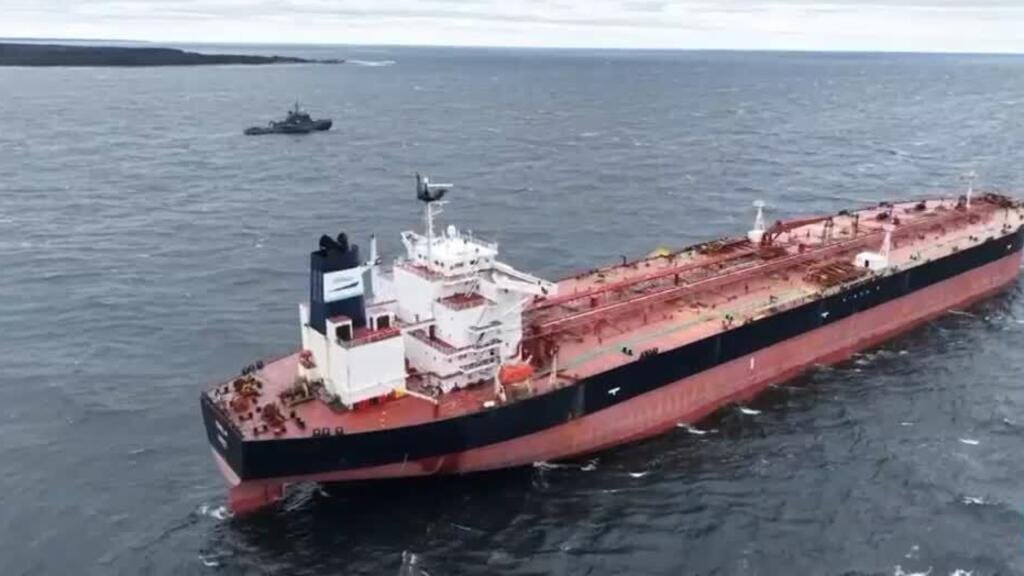 Francia investiga petrolero de "flota fantasma" rusa