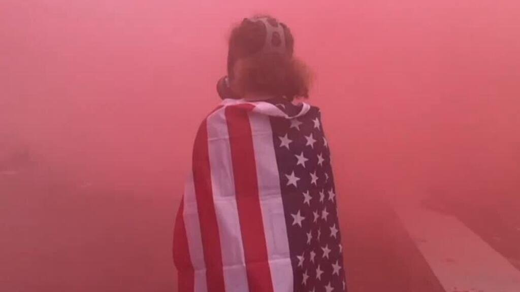 Agentes del ICE se enfrentaron a manifestantes en protestas conta redadas en EE. UU.