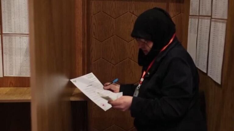 Siria va a las urnas en unos comicios claves para “reconstruir” el país