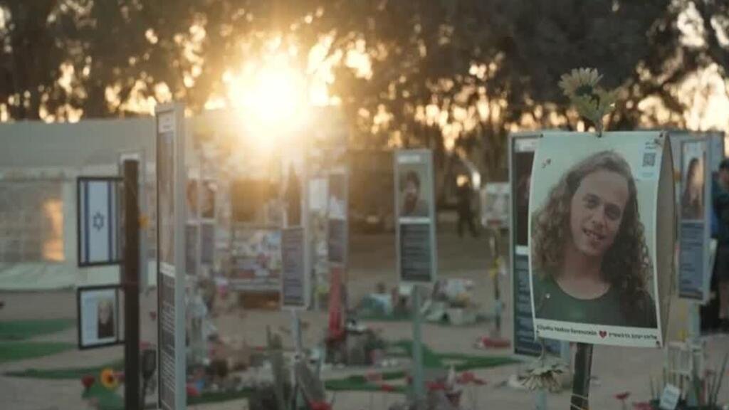 Israel: familias conmemoran a víctimas del 7-O en kibutz