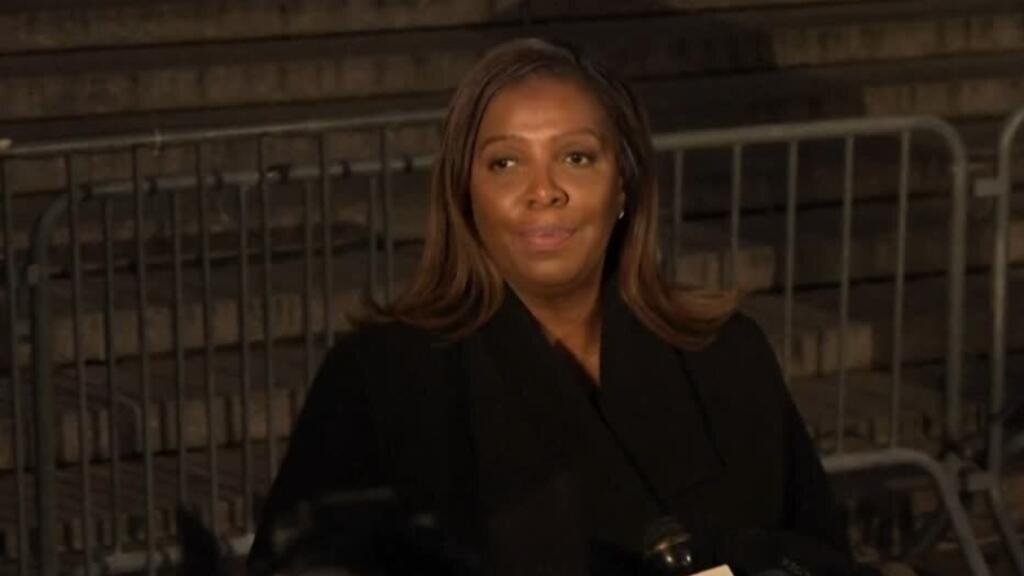 Fiscal general de Nueva York, Letitia James, es acusada de fraude bancario