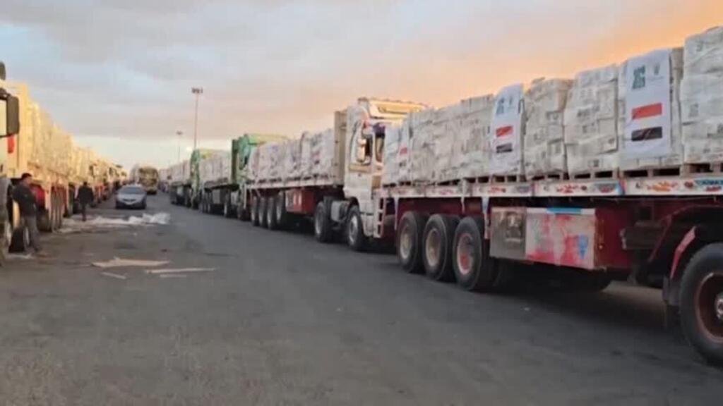 Ingresan camiones de ayuda humanitaria a Gaza; continúa retorno masivo al norte del enclave