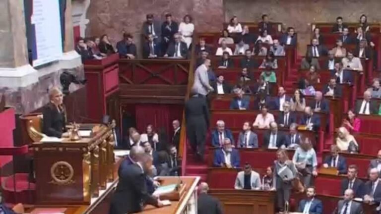 Francia frente a su deuda: el impuesto Zucman divide al país