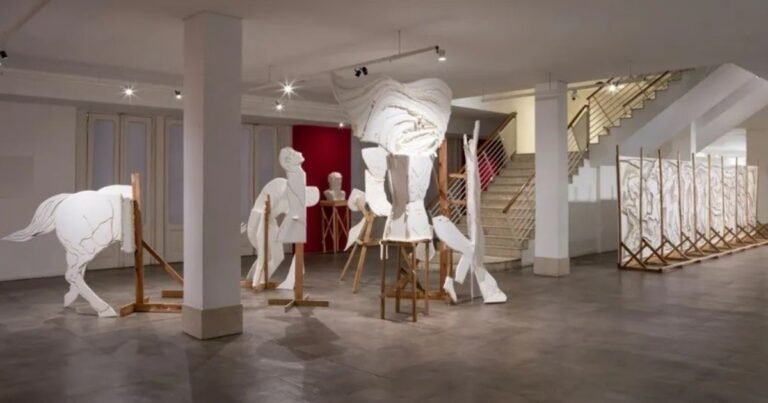 ‘El porvenir’, la nueva exposición de Franco Fasoli que reescribe los símbolos de la patria