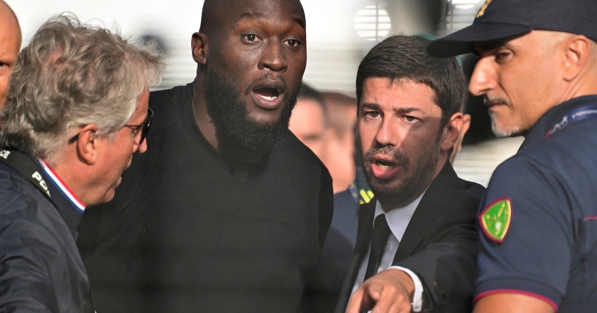 El drama de Lukaku, el goleador belga del Napoli que se siente "extorsionado" por su propia familia tras la muerte de su padre