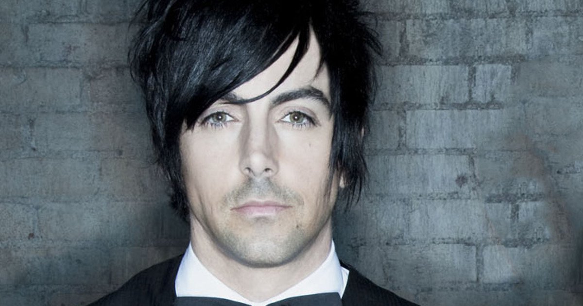 El famoso cantante de Lostprophets murió apuñalado en la cárcel donde cumplía condena por pedofilia