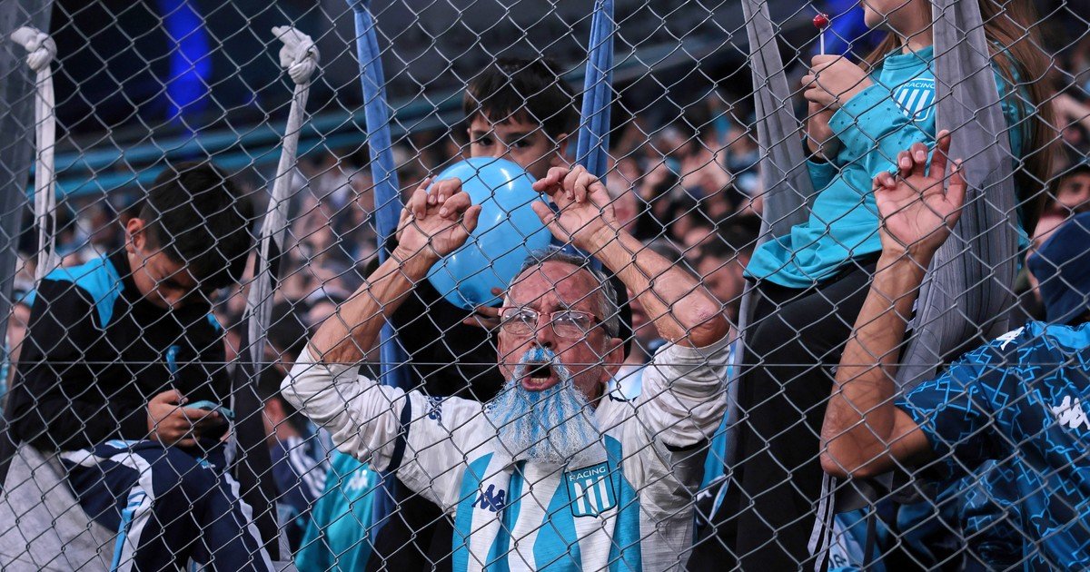 Máxima expectativa: los hinchas de Racing agotaron en cuatro horas el paquete aéreo para ir a la semifinal de la Copa Libertadores contra Flamengo