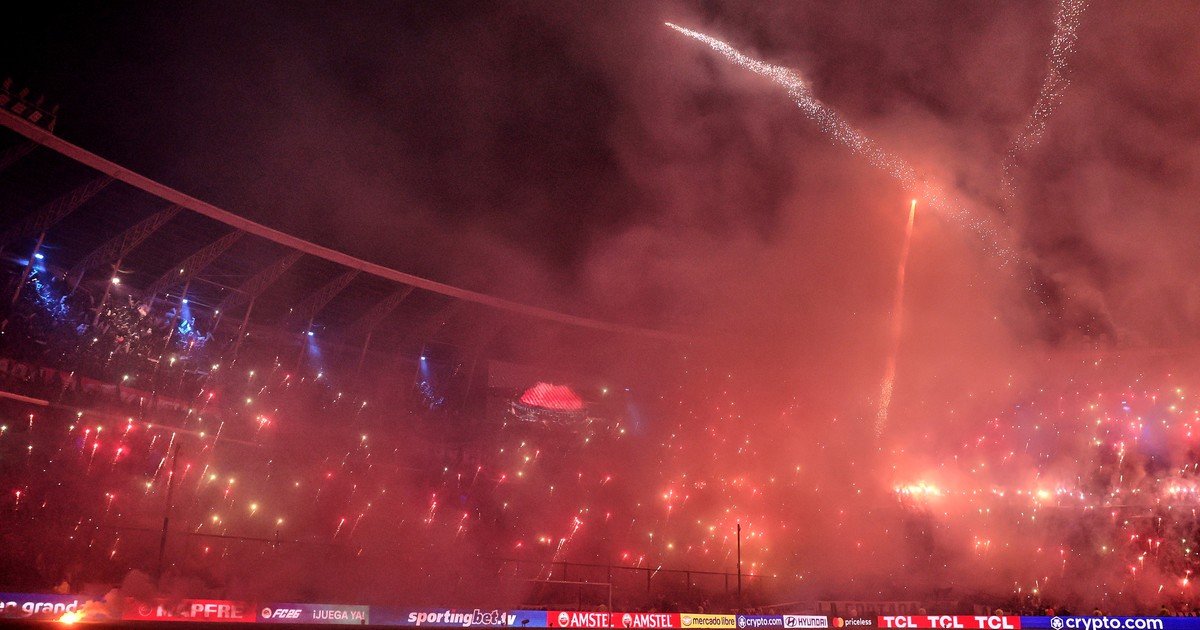 Los memes de la eliminación de Racing, con Gustavo Costas, Agustín Rossi y el recibimiento “todo rojo” como protagonistas