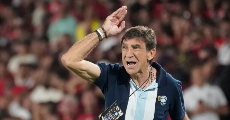 Gustavo Costas, con la fórmula del Coco Basile y Mostaza Merlo, aplica el inflador anímico de cara a la revancha de Racing ante Flamengo
