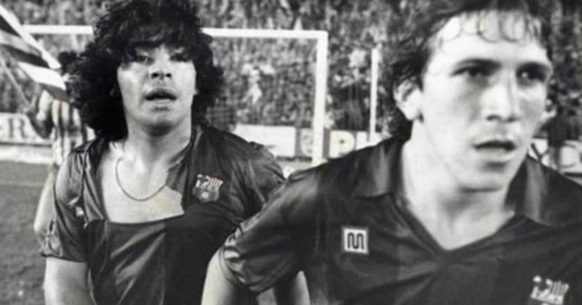 Subastan la camiseta rota del último partido de Maradona en Barcelona: una postal de la loca batalla campal contra Athletic de Bilbao en la final de la Copa del Rey