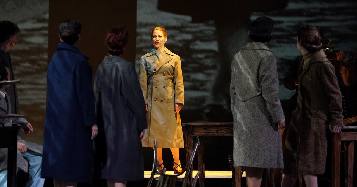 Desde Madrid, Elena Roger anunciará su regreso al Teatro San Martín con una ópera rock sobre las invasiones inglesas