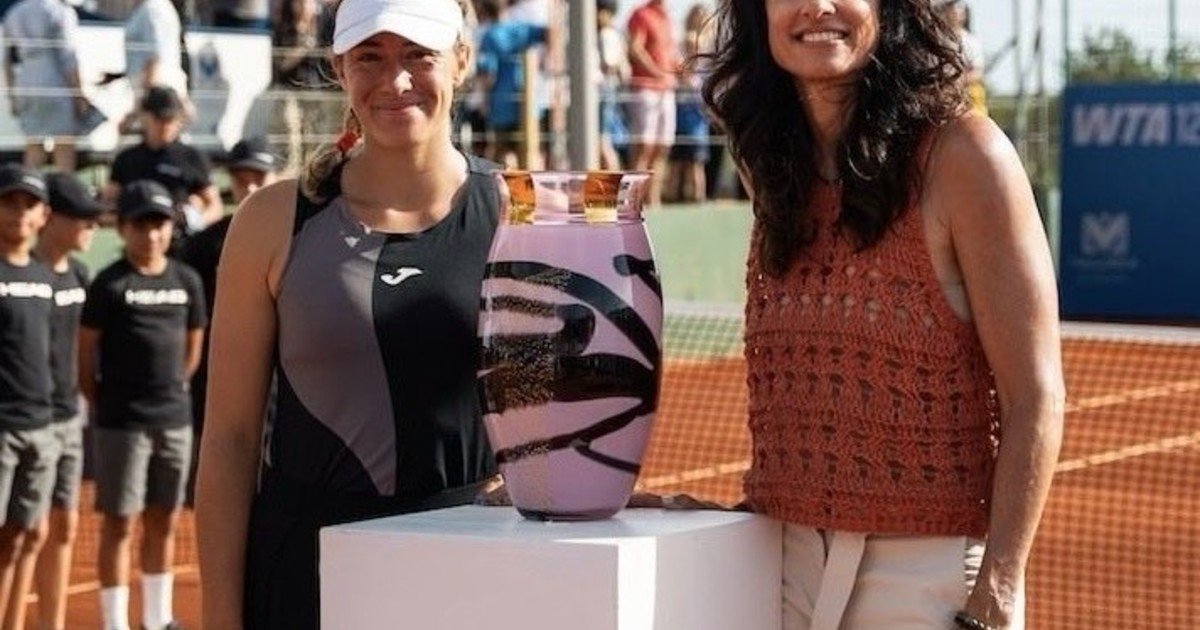 Solana Sierra volvió a gritar campeona en Mallorca con triple premio: Gabriela Sabatini le entregó el trofeo y termina 2025 como Top 100