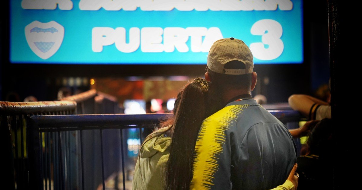 "Cuando me muera no quiero nada de flores": todos los colores del funeral de Miguel Ángel Russo