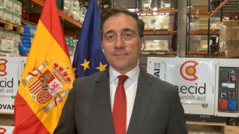 El canciller de España defiende que "el éxito económico pasa por el diálogo social"