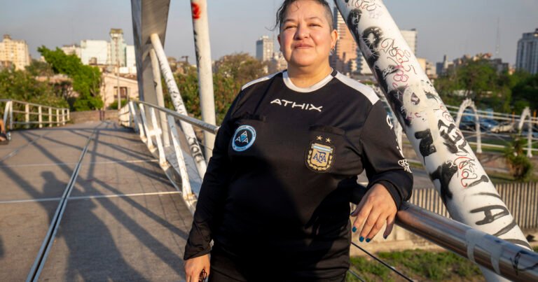 La nueva vida de Florencia Romano, la mujer árbitro que se encadenó a la AFA y le ganó a Grondona: "Ninguna tiene las pelotas que tuve yo"