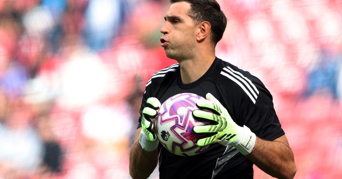 Aston Villa con Emiliano Dibu Martínez vs Burnley, por la Premier League: minuto a minuto, en directo