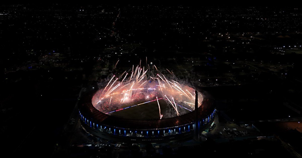 El impactante recibimiento a Racing en la semifinal contra Flamengo: fuegos artificiales que demoraron el partido y multa de Conmebol