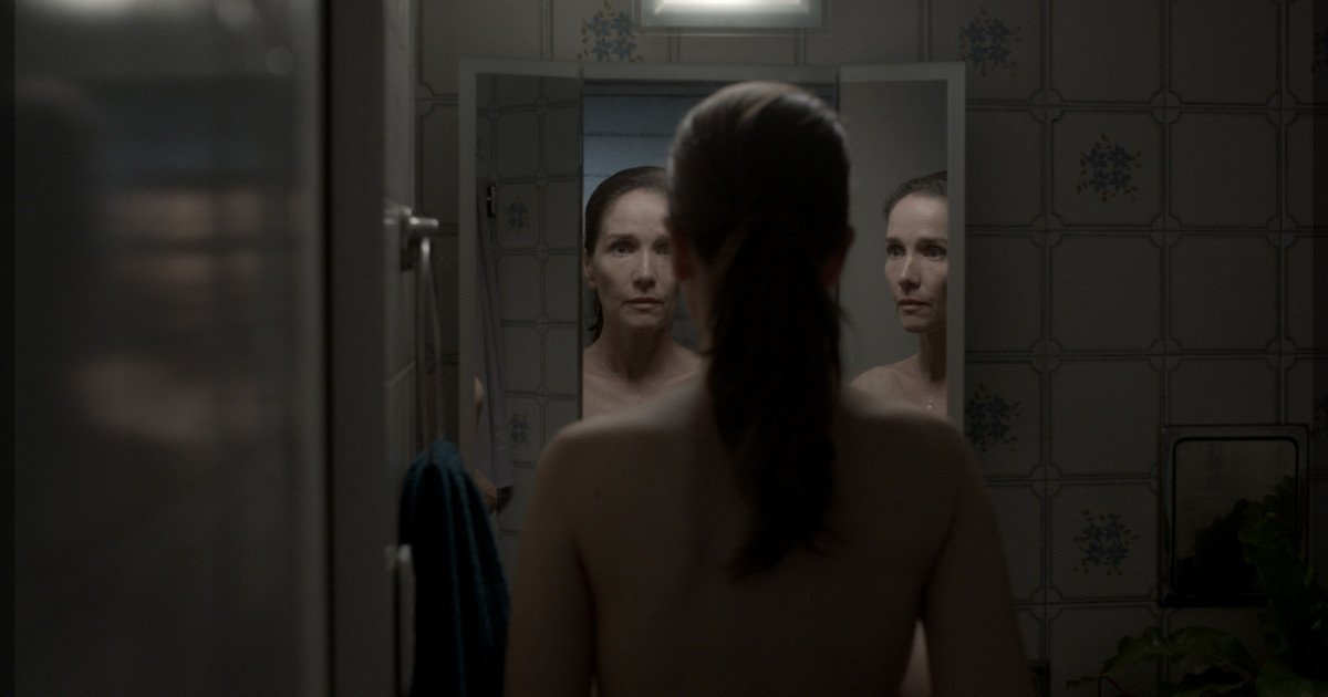 Natalia Oreiro le pone toda la garra a una película agobiante