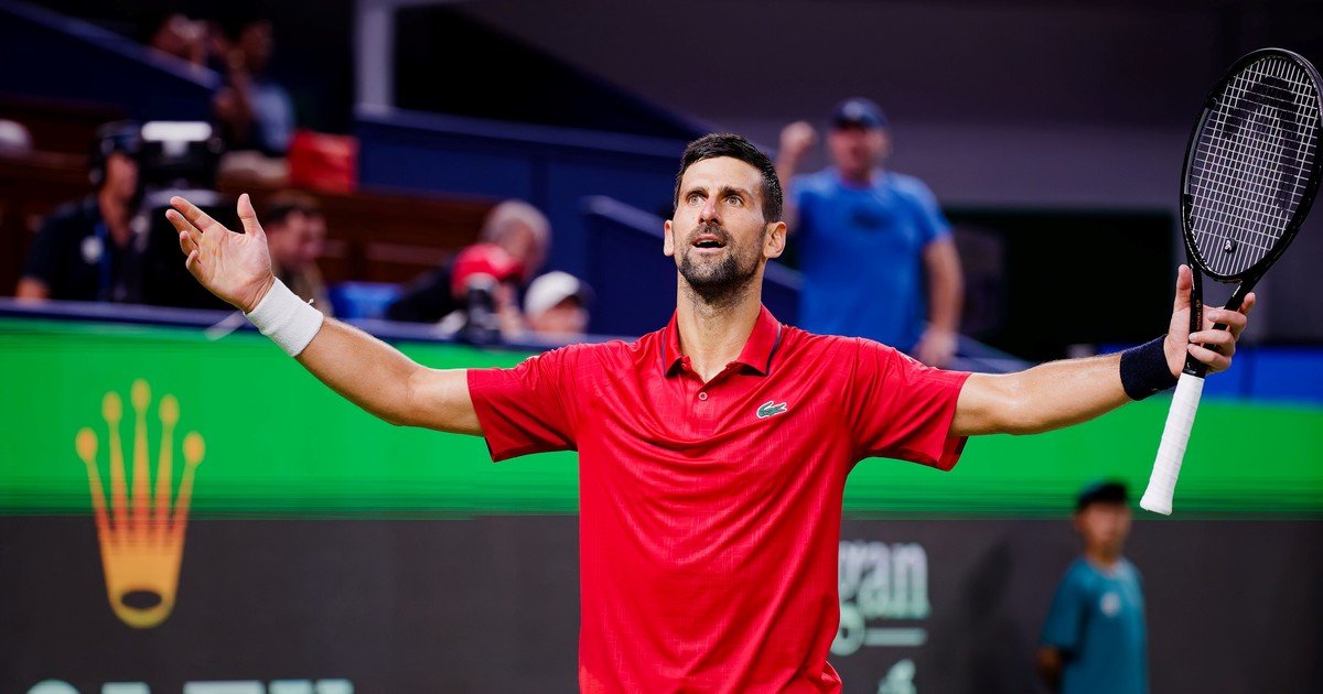 Novak Djokovic no se rinde y a los 38 años sigue haciendo historia en el Masters 1000 de Shangái: pasó a Bergs y en semis va contra un tapado