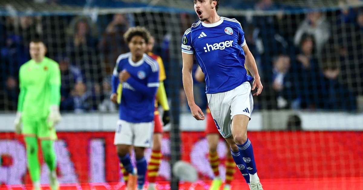 Joaquín Panichelli, goleador en Francia, reveló su devoción por Maradona: "Cuando murió me tomé el subte y fui a despedirlo a la Casa Rosada"