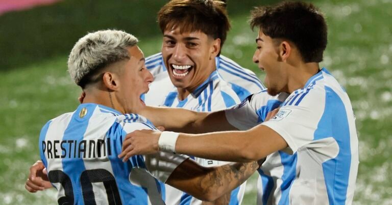 La cargada del Sub 20 de Argentina tras eliminar a México del Mundial: se fueron del estadio con la música del Chavo del 8