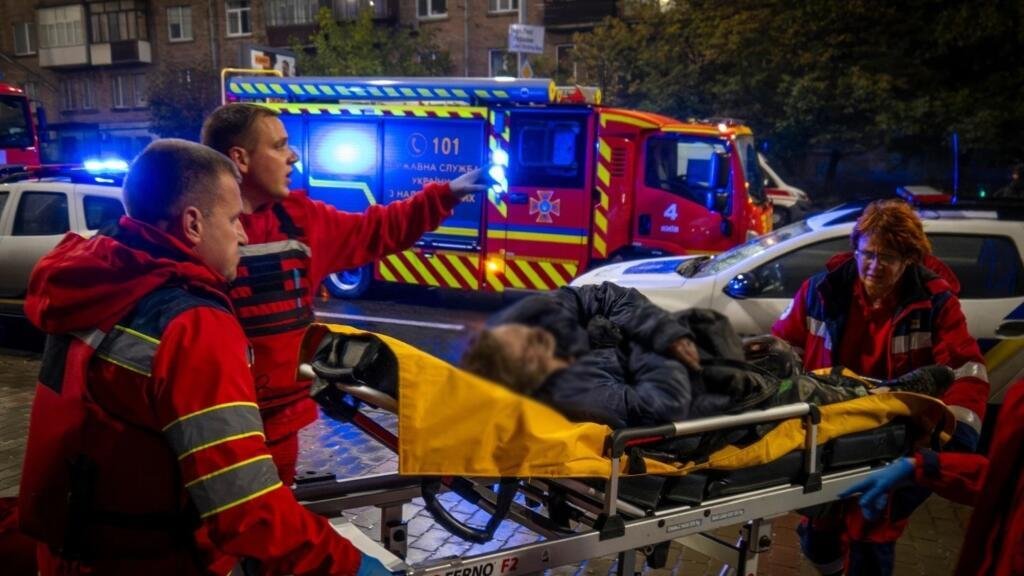 Nuevo ataque masivo ruso causa apagón; Melania Trump anuncia retorno de niños a Ucrania tras negociar con Putin