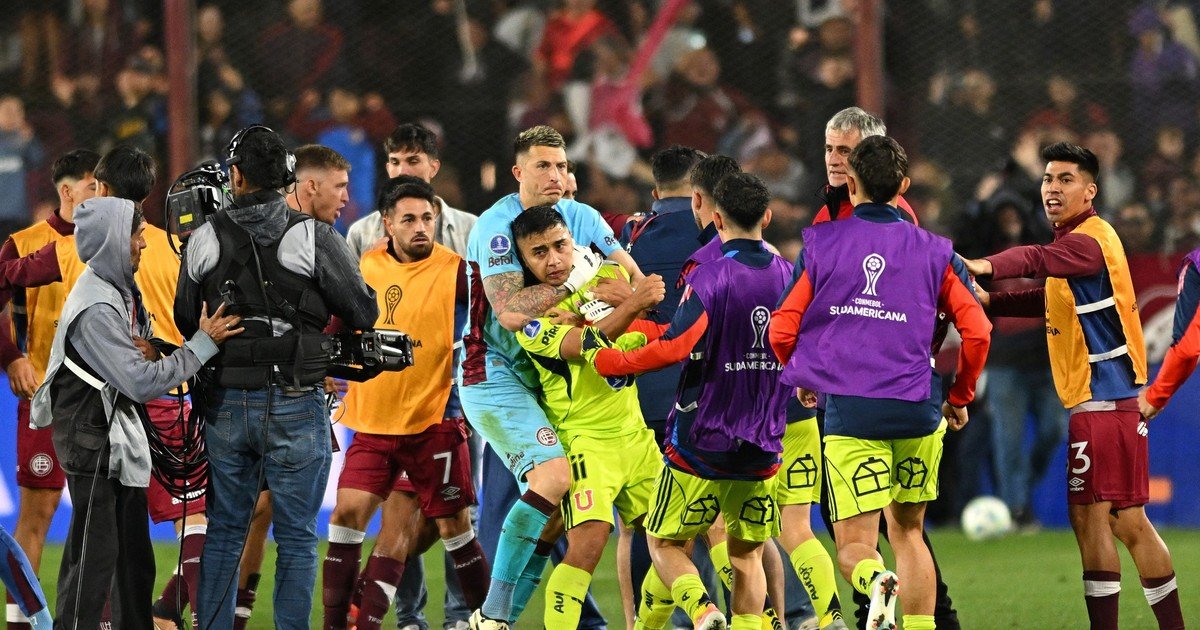 Final caliente en La Fortaleza: empujones, golpes y amenazas entre los jugadores de Lanús y U de Chile tras un cierre con arbitraje polémico