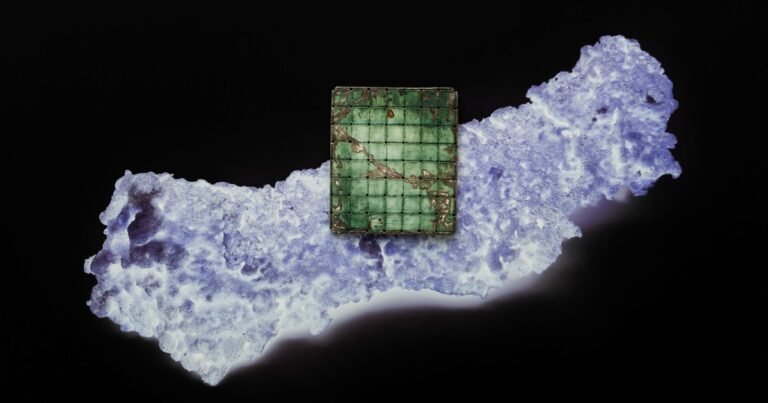 La artista Florencia Levy alerta sobre la extracción de litio en su muestra ‘Tercer atómico espectral’