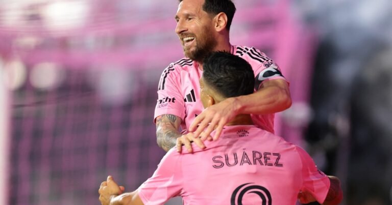 Messi marcó un doblete para Inter Miami que venció a Nashville y dio el primer paso en los playoffs