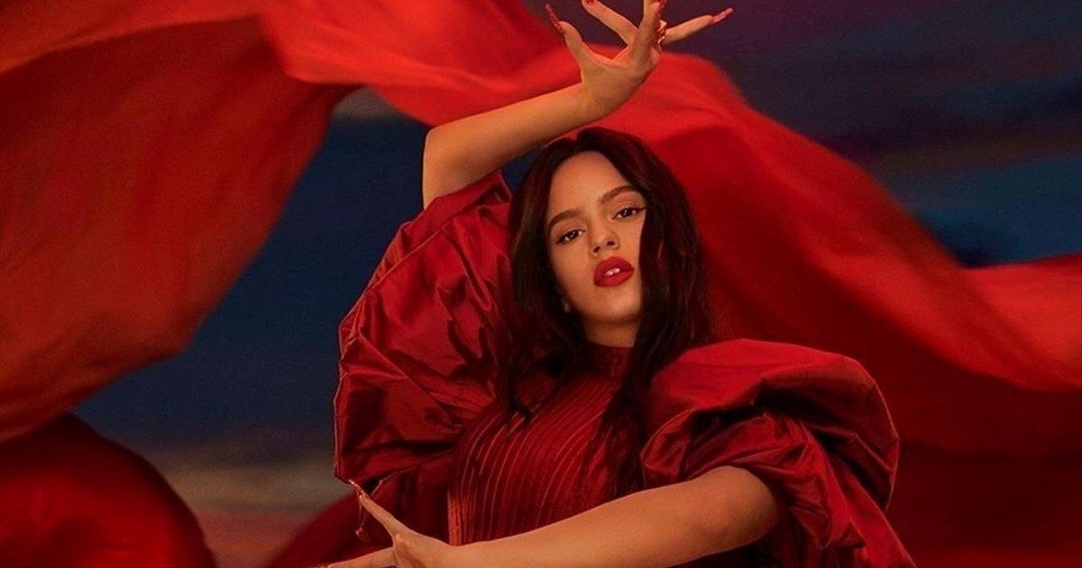 Rosalía publicó las partituras de su próximo disco y los usuarios de TikTok reaccionaron rápidamente y salieron a tocarlas