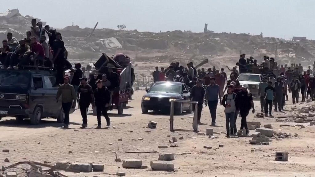 Tras dos años de guerra en Gaza, miles de palestinos egresan a sus hogares