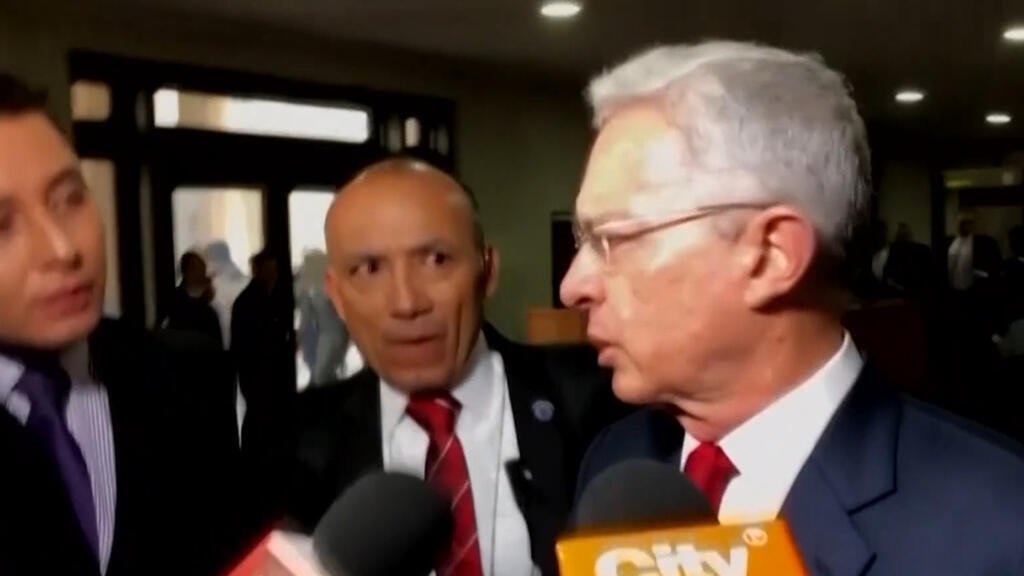 Tribunal Superior de Bogotá absuelve al expresidente Álvaro Uribe
