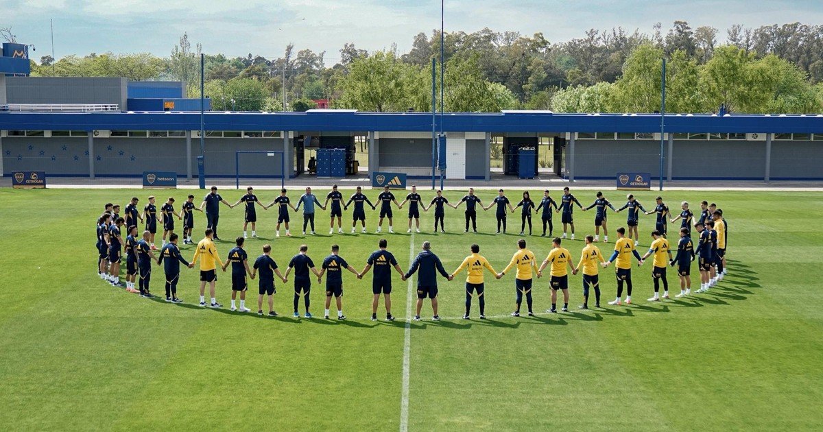 Los jugadores de Boca volvieron a entrenarse y realizaron un emotivo homenaje para Miguel Ángel Russo
