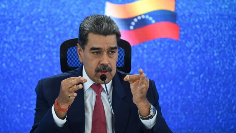 Maduro anuncia interceptación de tres aviones del narcotráfico y pide retirar nacionalidad a quienes “pidan invasión”