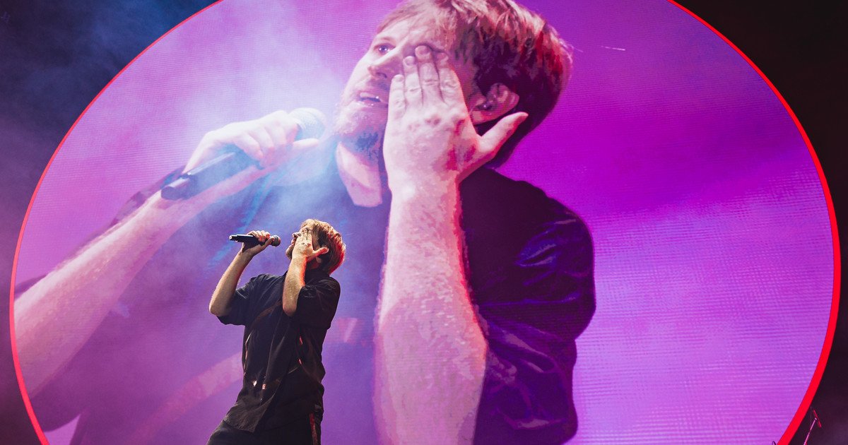 Cómo fue el show de El Plan de la Mariposa, en la cancha de Argentinos Juniors, con amenaza de tormenta y con esas letras con aroma a grupo de autoayuda