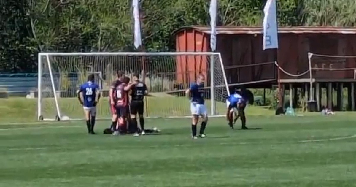 Diego Forlán sufrió una durísima lesión en el fútbol senior de Uruguay: "Tres costillas rotas"