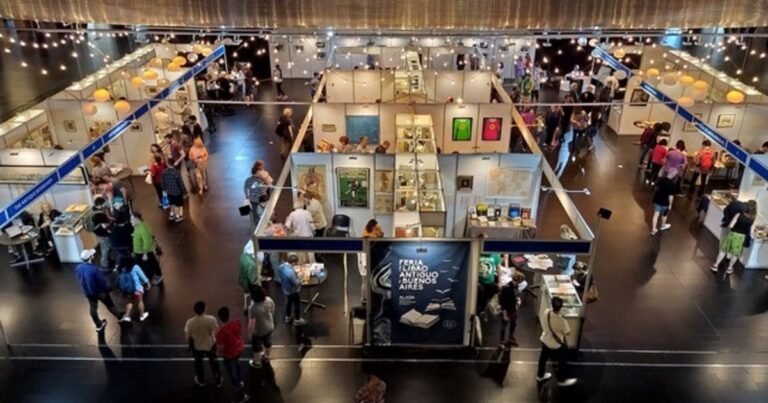 Del ‘Quijote’ en miniatura a ‘Lolita’ en ruso: tesoros para buscar en la Feria del Libro Antiguo