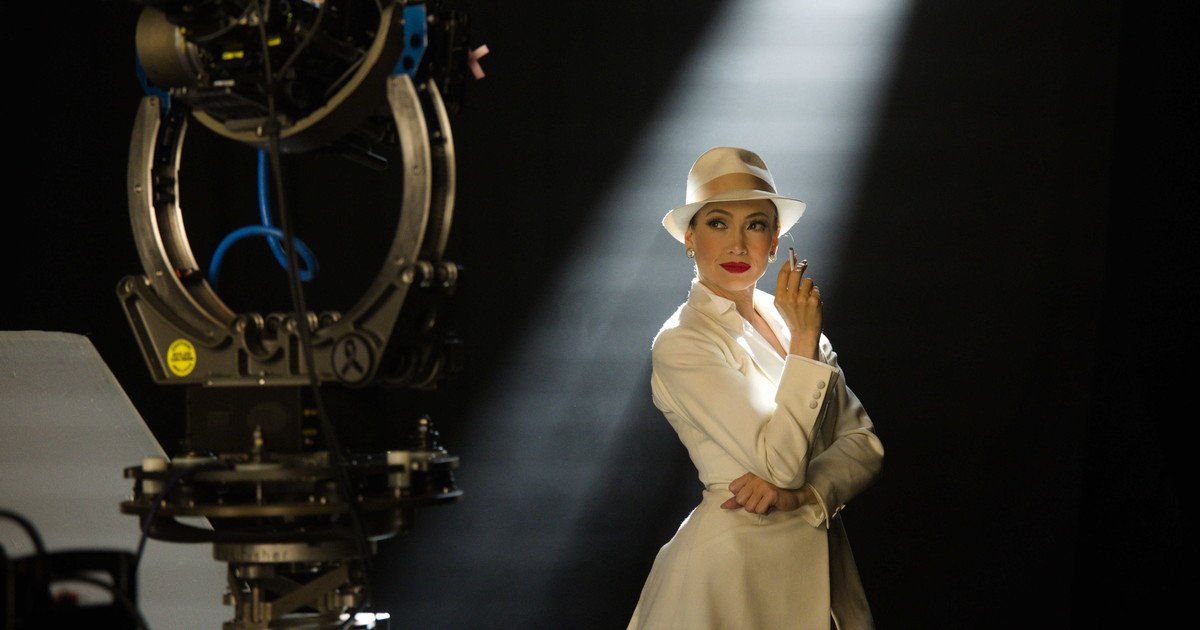 Jennifer Lopez, una celebridad cautiva en la tela de la Mujer Araña