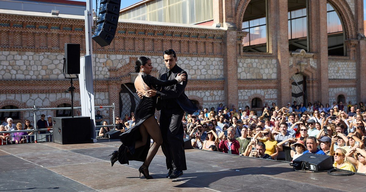 Una tarde a puro tango en Madrid con clases, orquesta y un show de los campeones mundiales