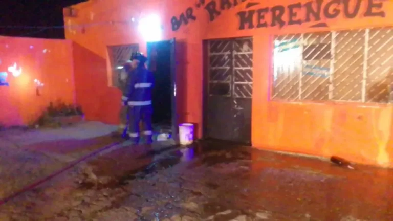 Incendio intencional en un bar de Comodoro