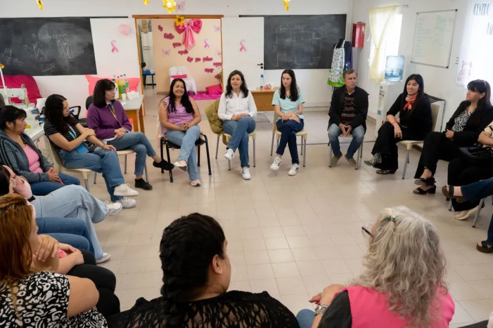 Concientización y salud: charla sobre cáncer de mama en el Centro de Promoción Laboral