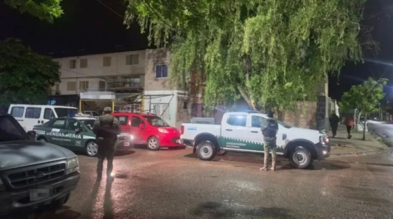 Intentó evadir un control en Neuquén y lo descubrieron con cocaína adherida al torso