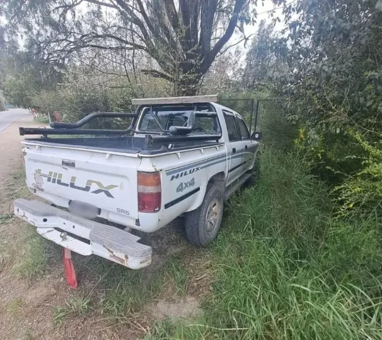 Roban una Toyota Hilux y aparece abandonada en la avenida Bustillo