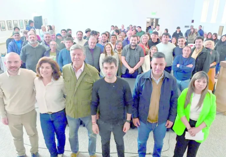 Torres anunció obras en Sarmiento y aseguró que la localidad "tendrá la mayor inversión provincial en infraestructura de su historia"