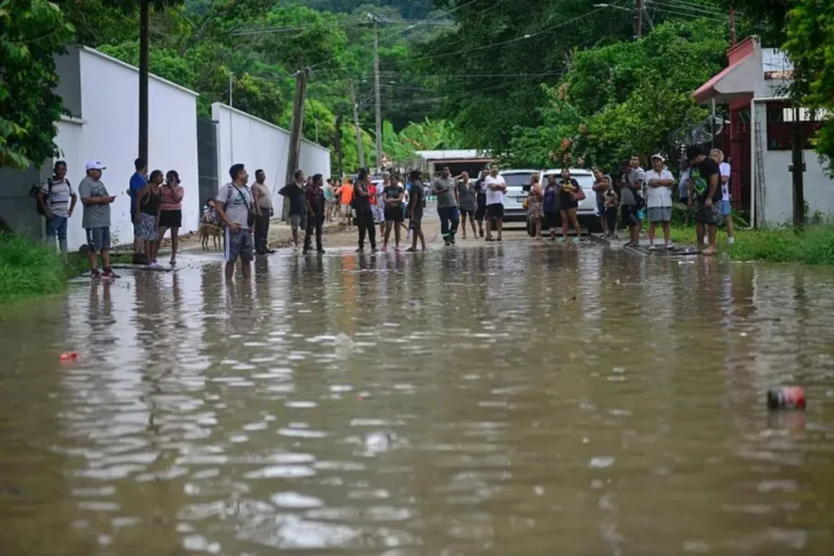 Tormentas dejaron 64 muertos y decenas de desaparecidos en México