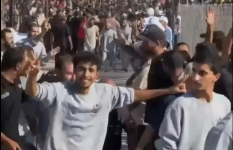 Israel libera a los prisioneros palestinos tras el regreso de los rehenes de Hamás