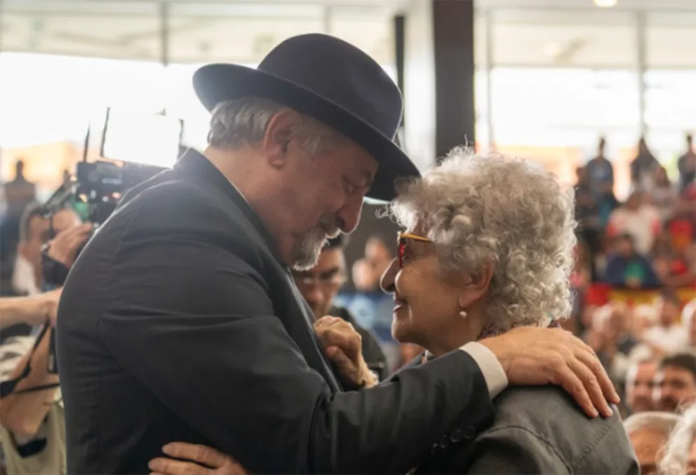 Othar Macharashvili saludó a su madre y a todas las mamás de Comodoro en su día